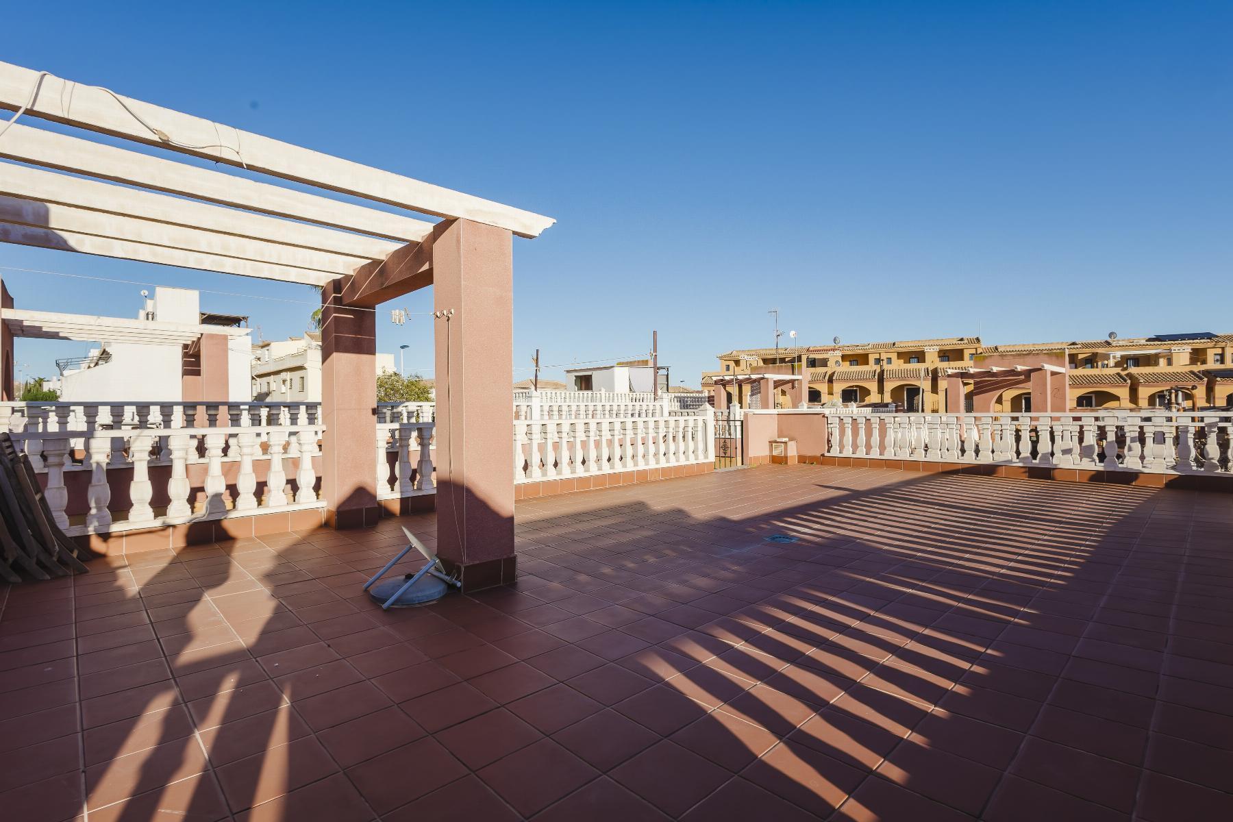 Chalet independiente con piscina privada en Aguas Nuevas, Torrevieja — 2 dorm.