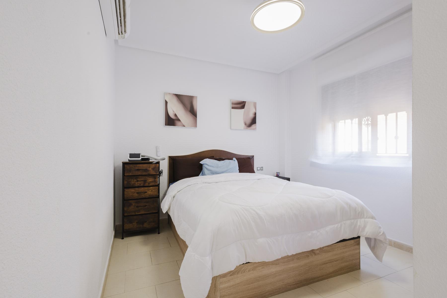 Chalet independiente con piscina privada en Aguas Nuevas, Torrevieja — 2 dorm.