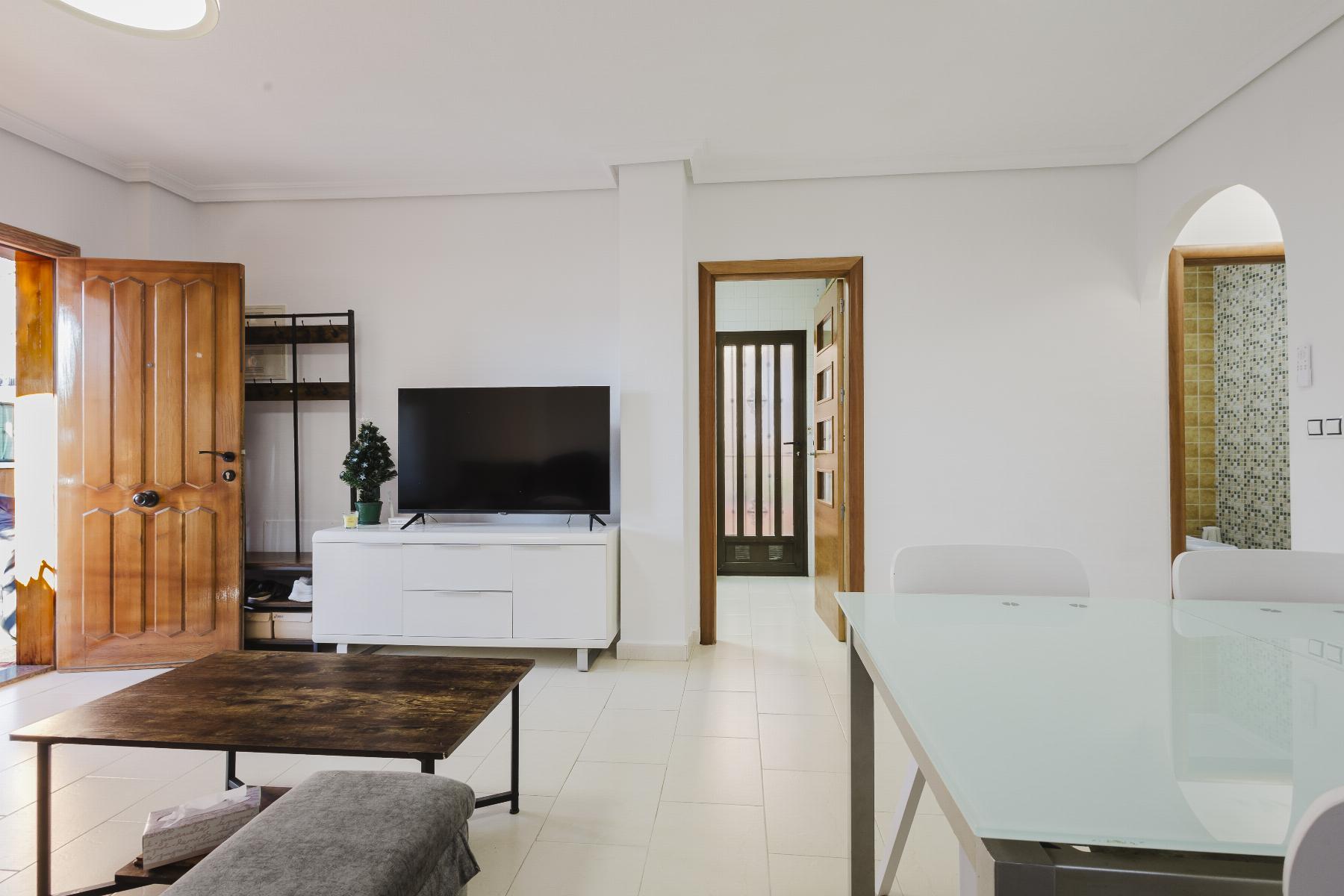 Chalet independiente con piscina privada en Aguas Nuevas, Torrevieja — 2 dorm.