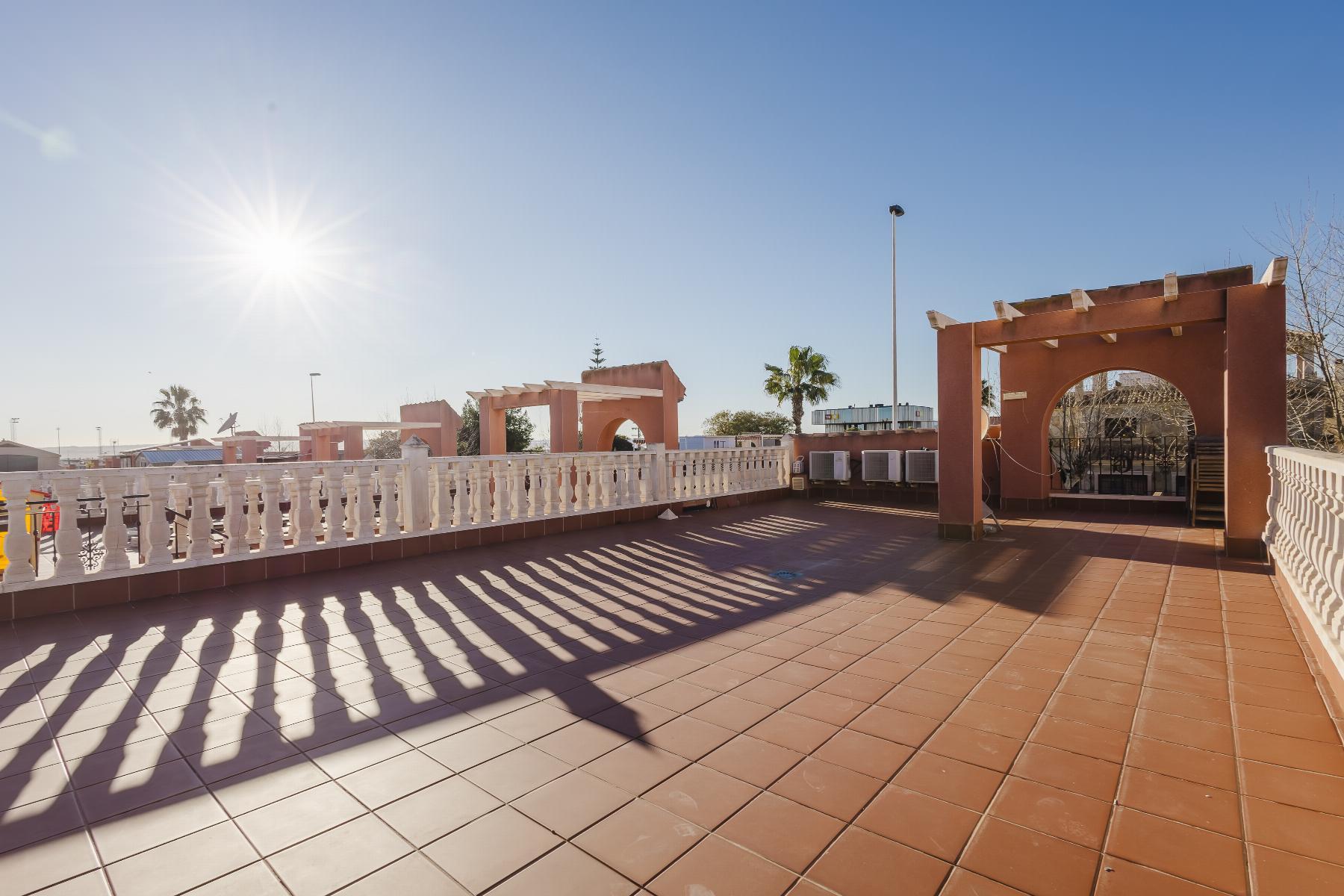 Chalet independiente con piscina privada en Aguas Nuevas, Torrevieja — 2 dorm.