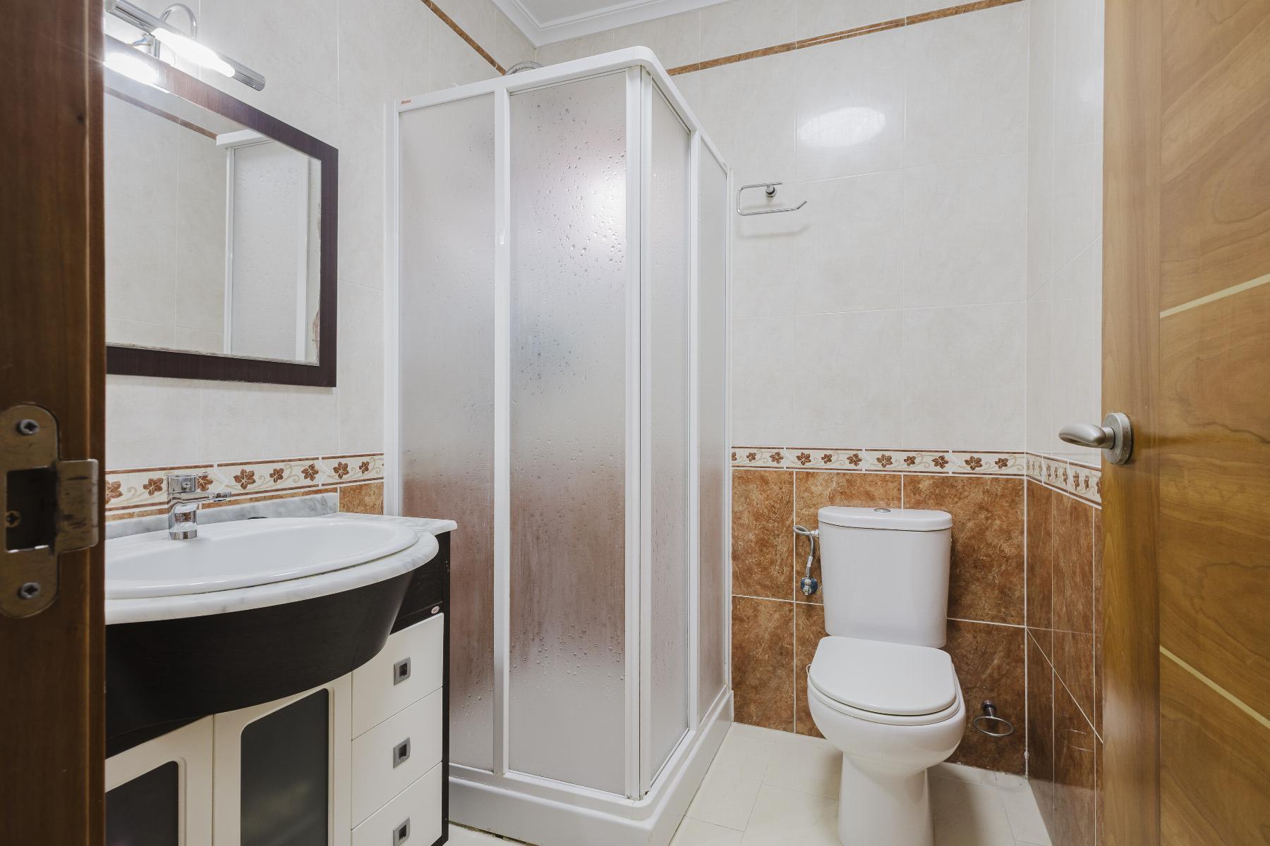Chalet independiente con piscina privada en Aguas Nuevas, Torrevieja — 2 dorm.