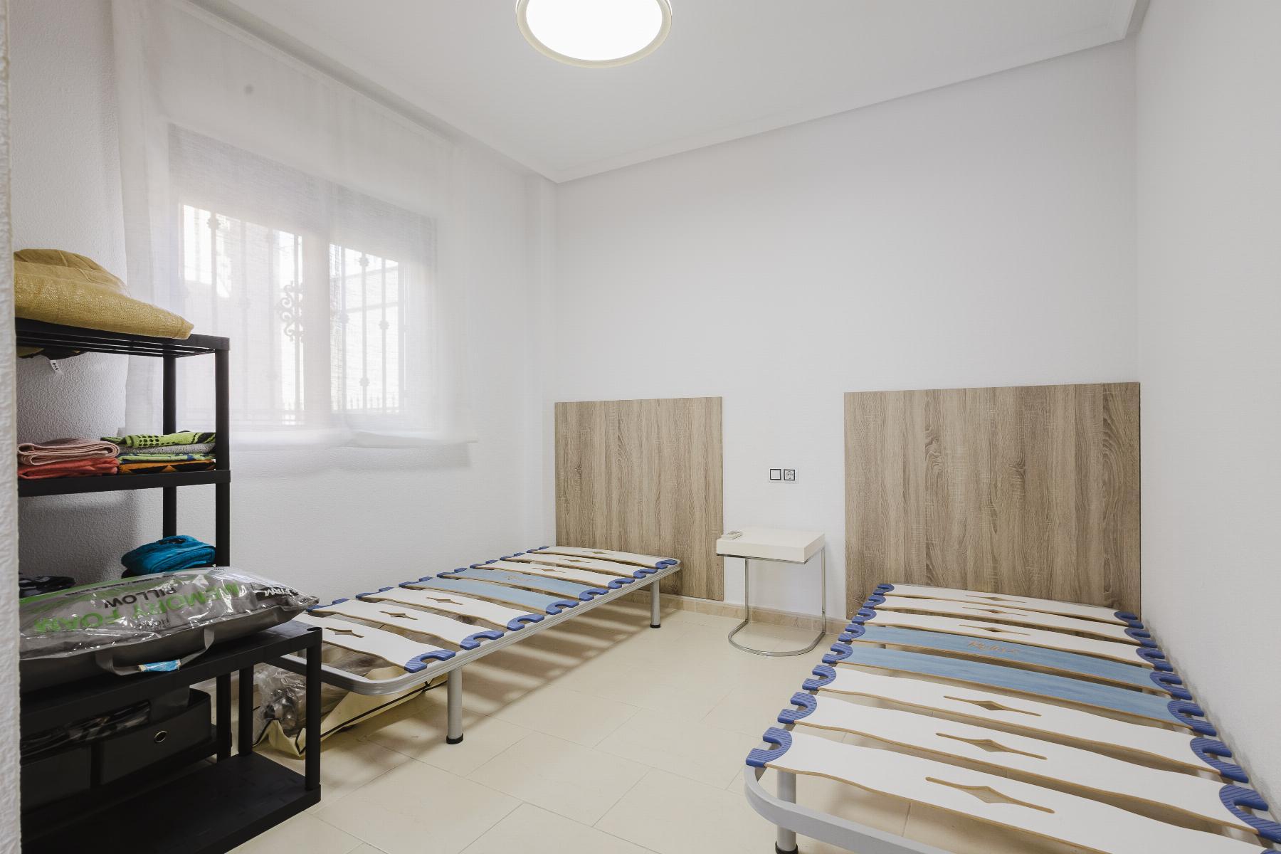 Chalet independiente con piscina privada en Aguas Nuevas, Torrevieja — 2 dorm.