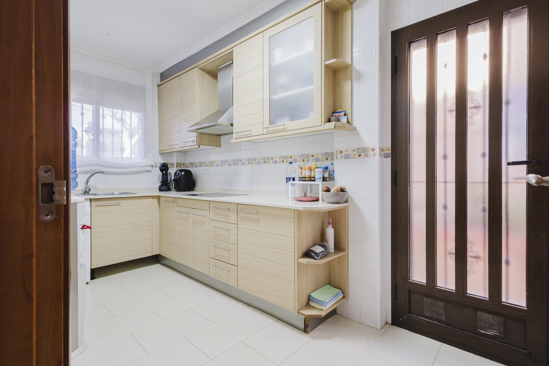 Chalet independiente con piscina privada en Aguas Nuevas, Torrevieja — 2 dorm.