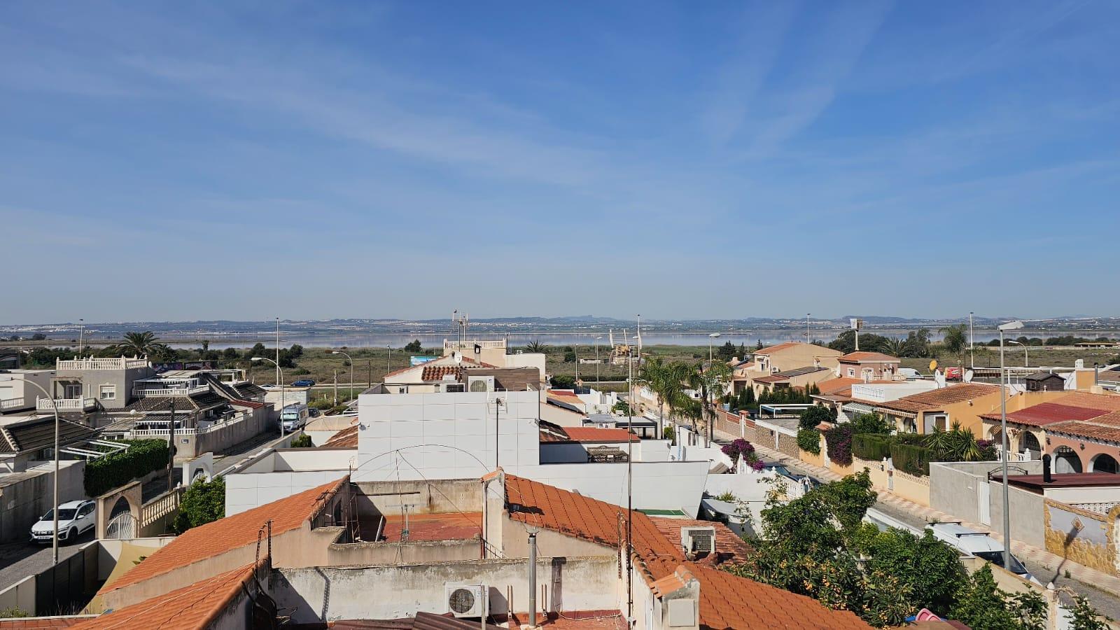 Dúplex con gran terraza solárium en El Chaparral, Torrevieja — 3 dorm.