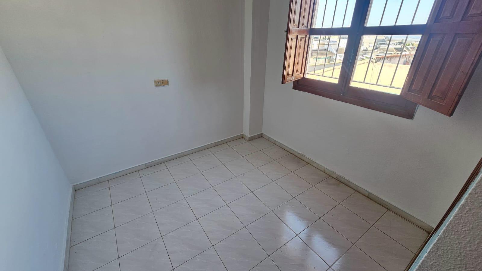 Dúplex con gran terraza solárium en El Chaparral, Torrevieja — 3 dorm.