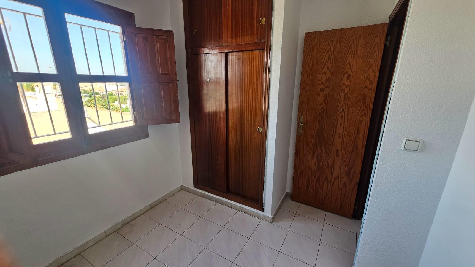 Dúplex con gran terraza solárium en El Chaparral, Torrevieja — 3 dorm.