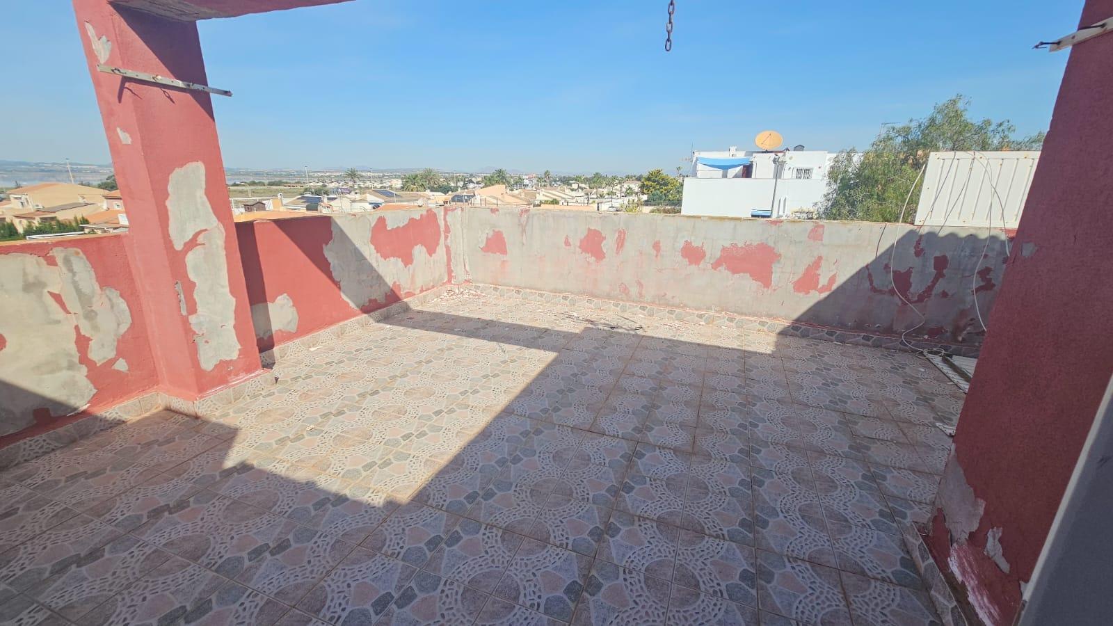 Dúplex con gran terraza solárium en El Chaparral, Torrevieja — 3 dorm.