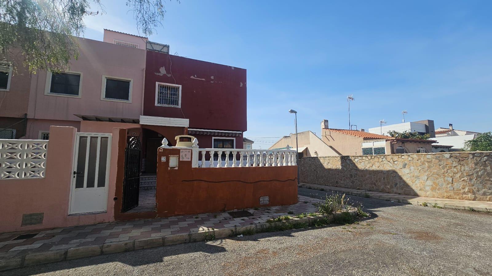 Dúplex con gran terraza solárium en El Chaparral, Torrevieja — 3 dorm.