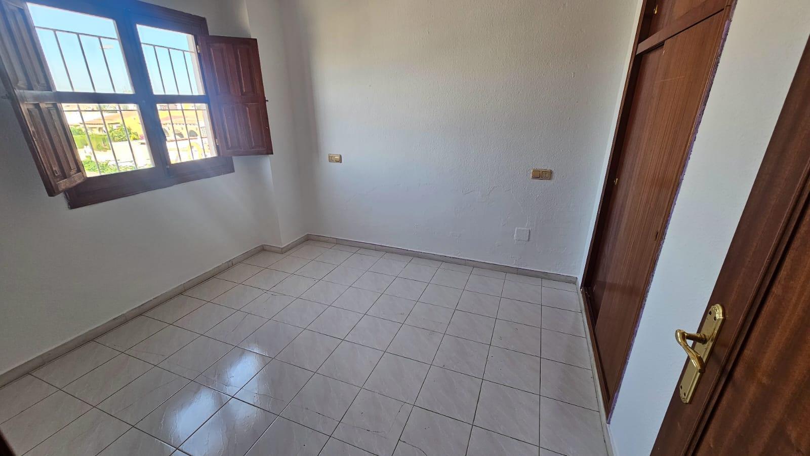 Dúplex con gran terraza solárium en El Chaparral, Torrevieja — 3 dorm.
