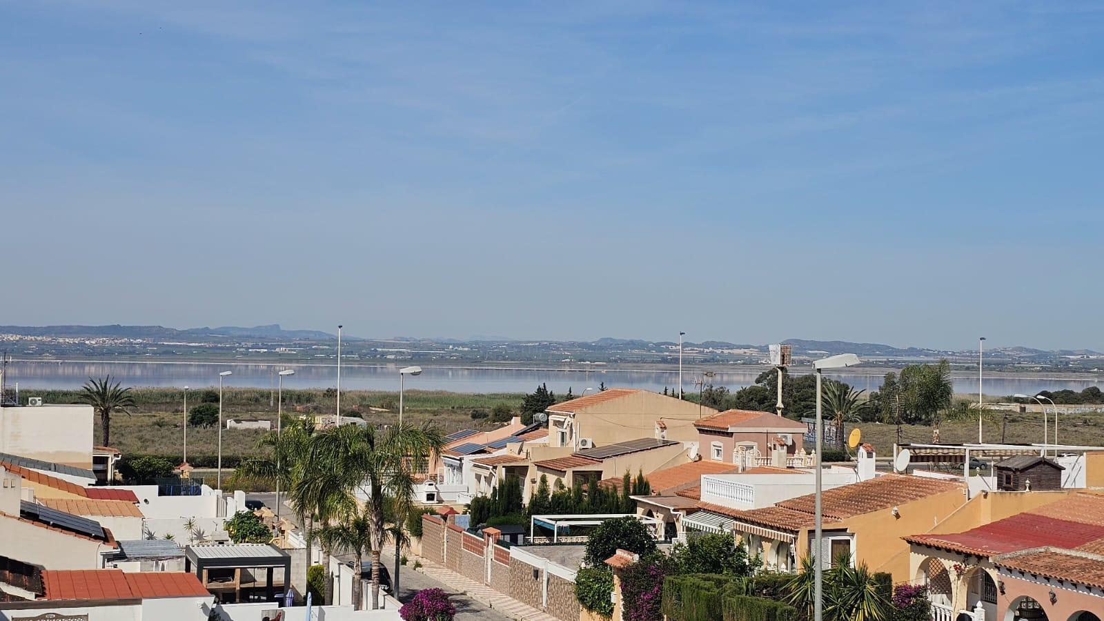 Dúplex con gran terraza solárium en El Chaparral, Torrevieja — 3 dorm.