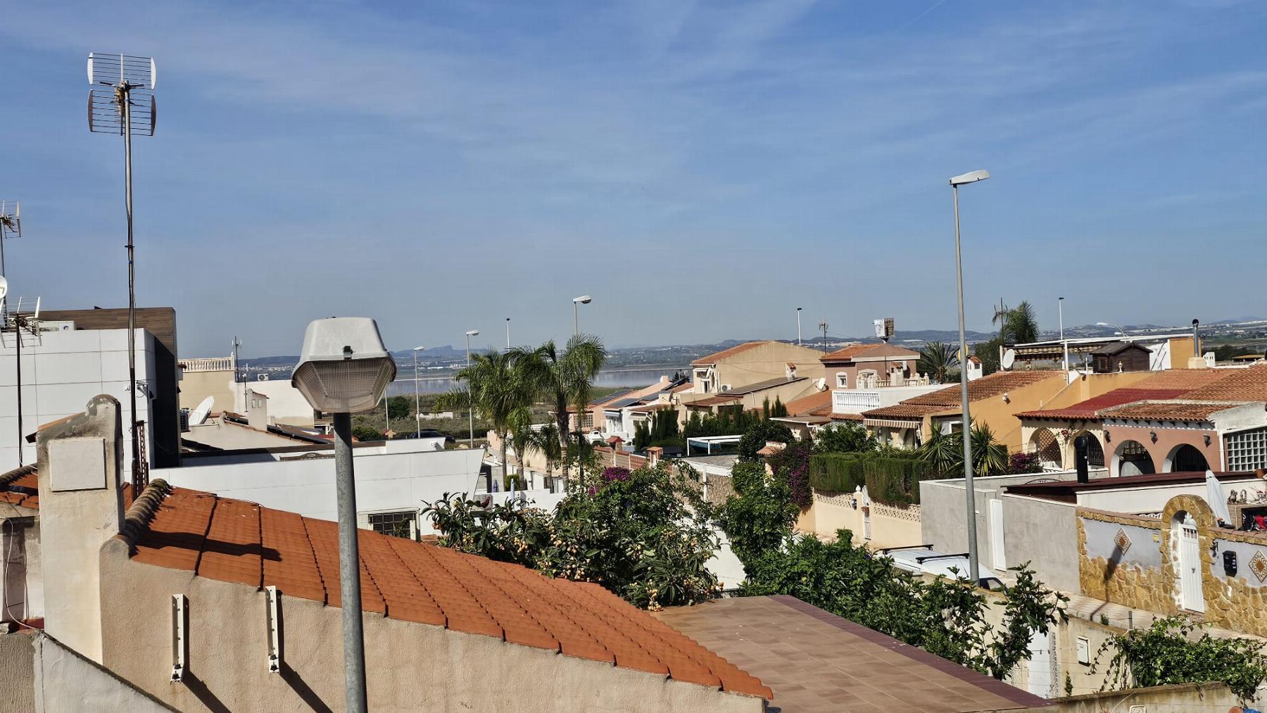Dúplex con gran terraza solárium en El Chaparral, Torrevieja — 3 dorm.