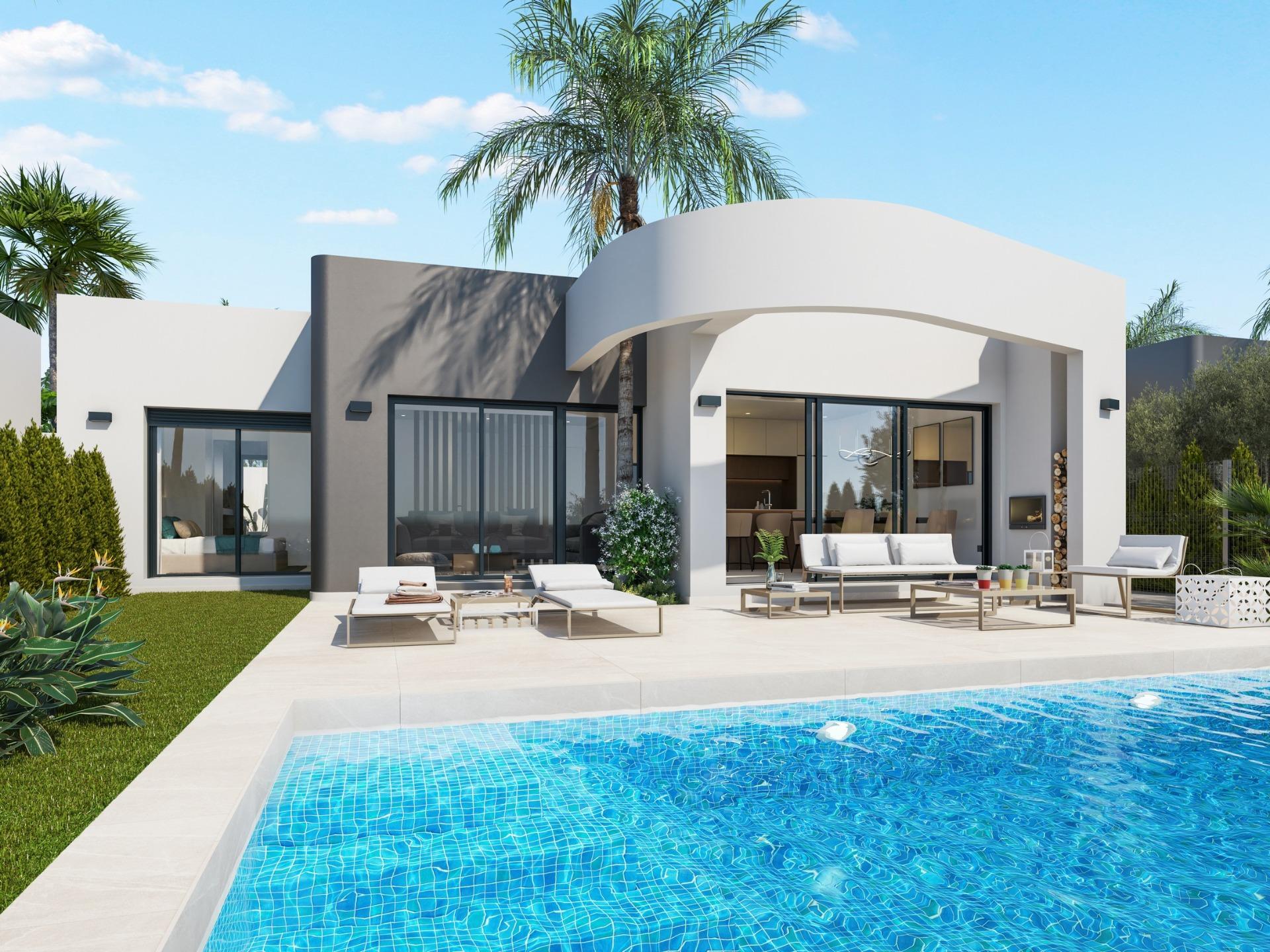 Villa de obra nueva en primera línea de golf en Los Alcázares — Piscina privada