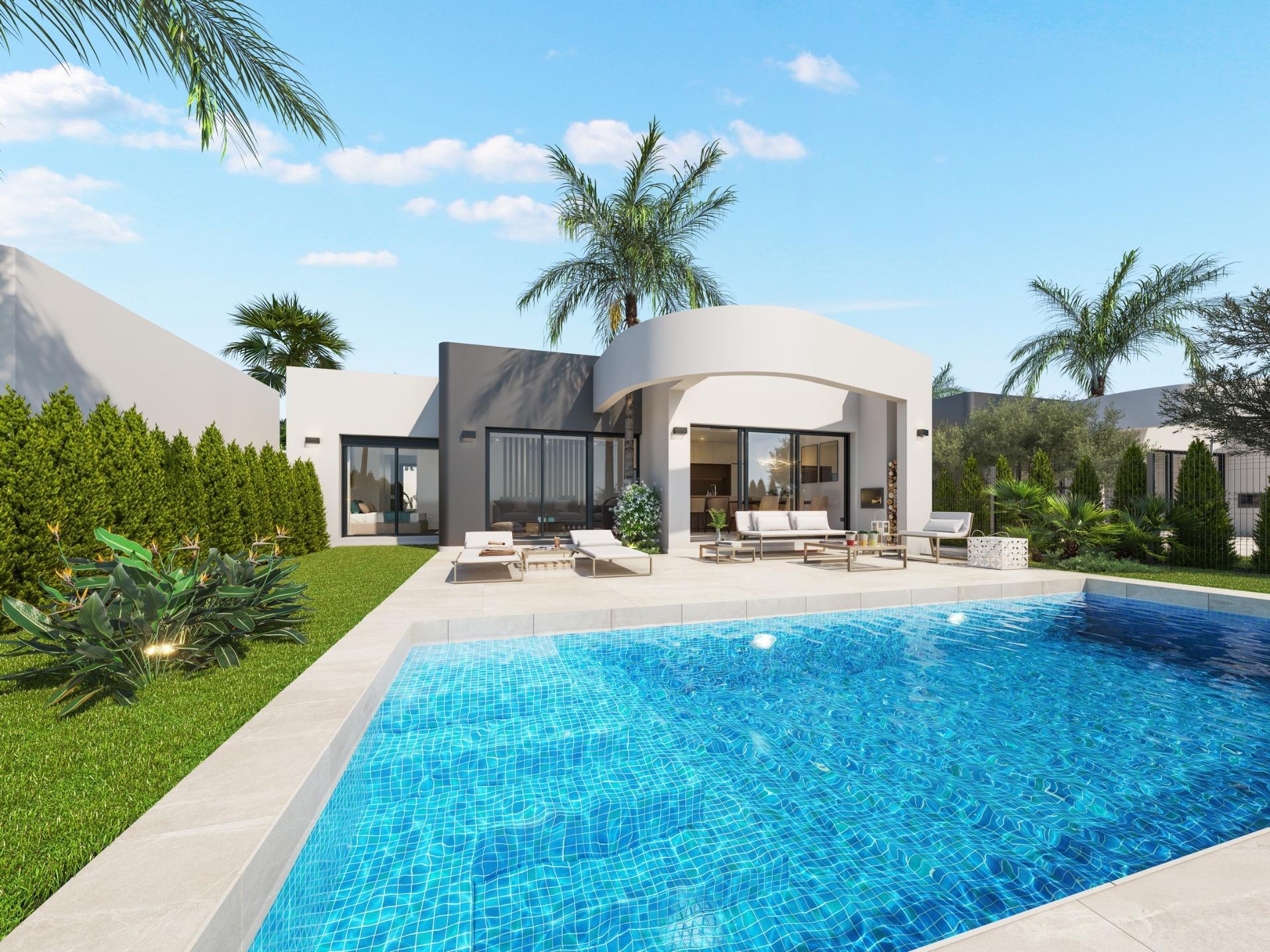 Villa de obra nueva en primera línea de golf en Los Alcázares — Piscina privada