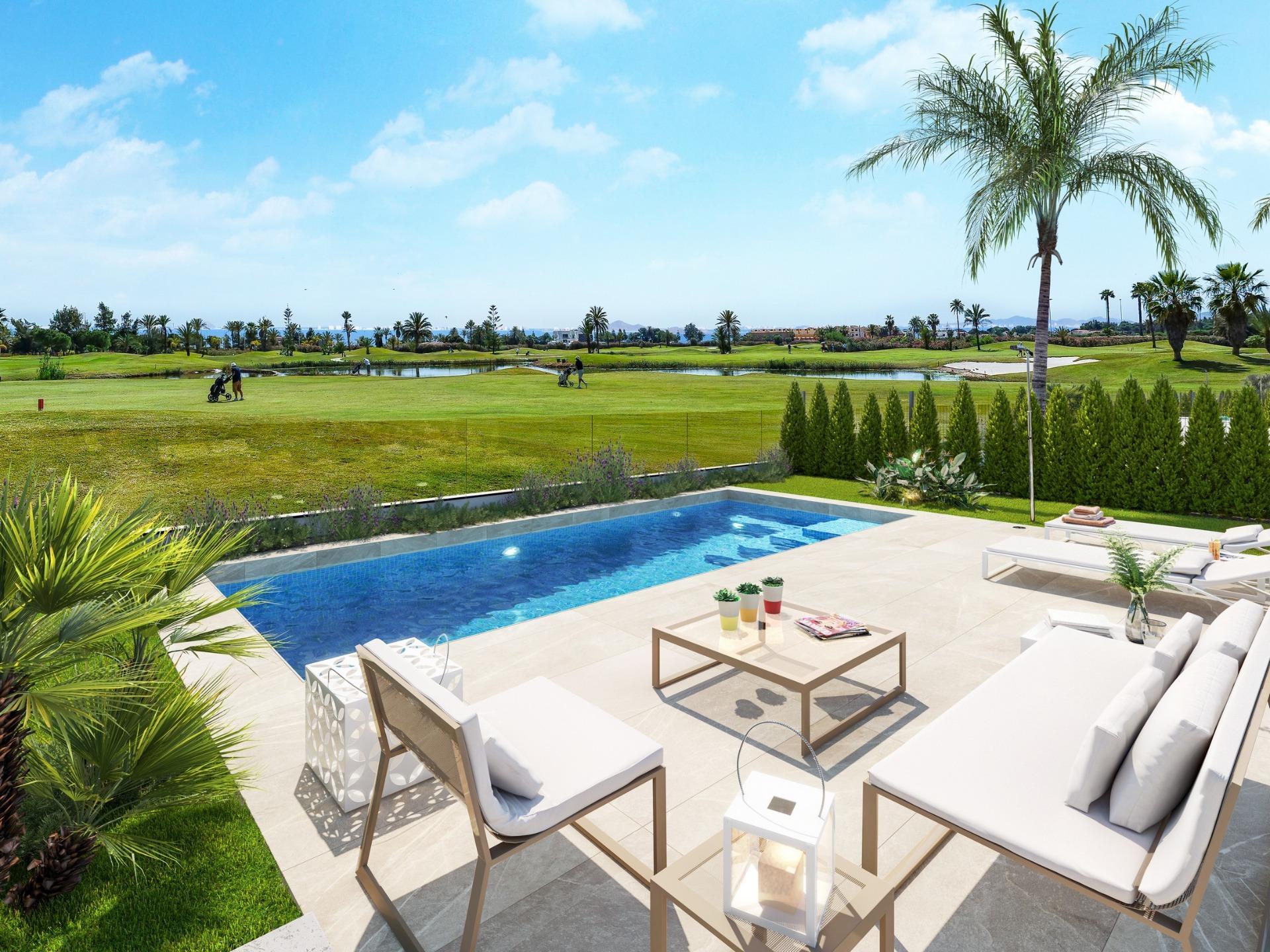 Villa de obra nueva en primera línea de golf en Los Alcázares — Piscina privada