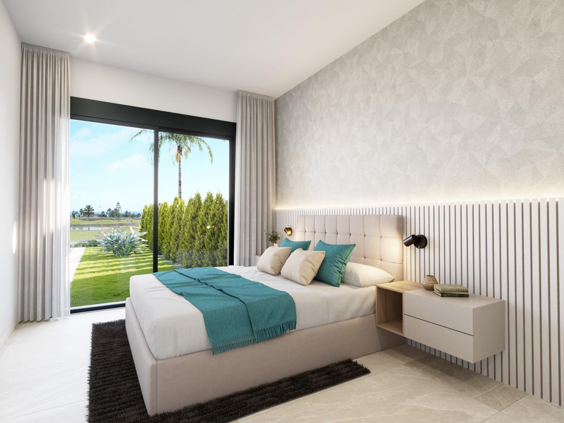 Villa de obra nueva en primera línea de golf en Los Alcázares — Piscina privada