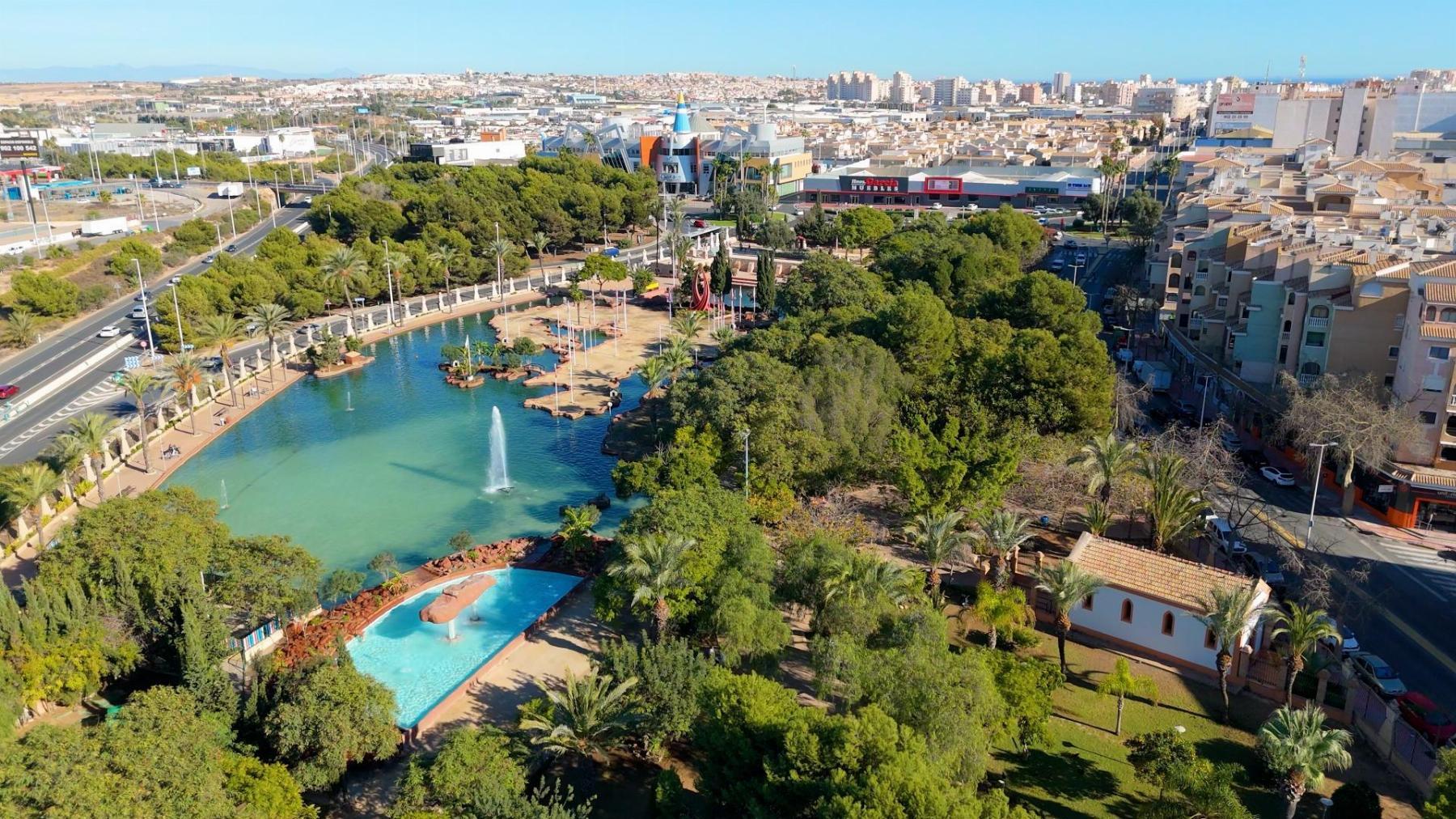 Apartamento reformado en Parque de las Naciones con garaje y terraza acristalada