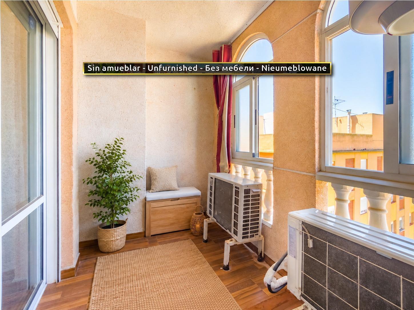 Apartamento reformado en Parque de las Naciones con garaje y terraza acristalada