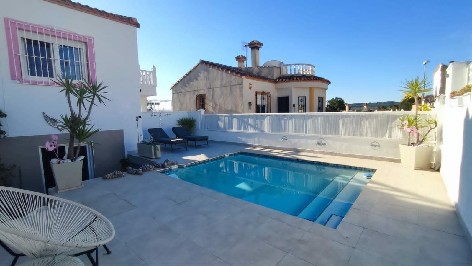 Villa renovada con piscina privada y vistas al mar en Lo Rufete — 3 dorm.