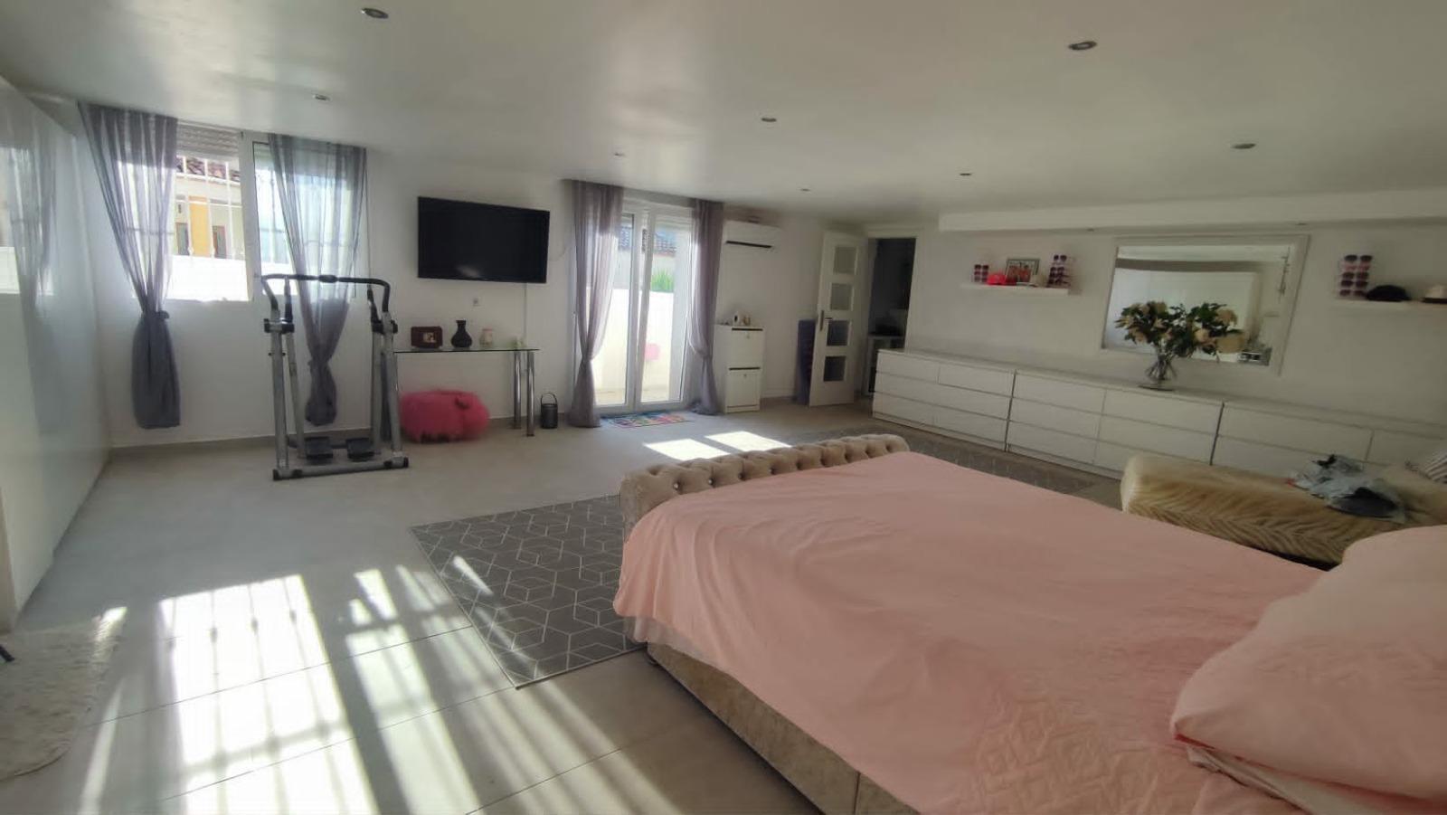 Villa renovada con piscina privada y vistas al mar en Lo Rufete — 3 dorm.