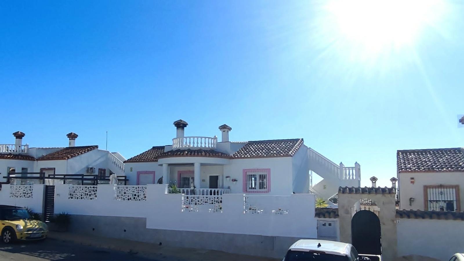 Villa renovada con piscina privada y vistas al mar en Lo Rufete — 3 dorm.