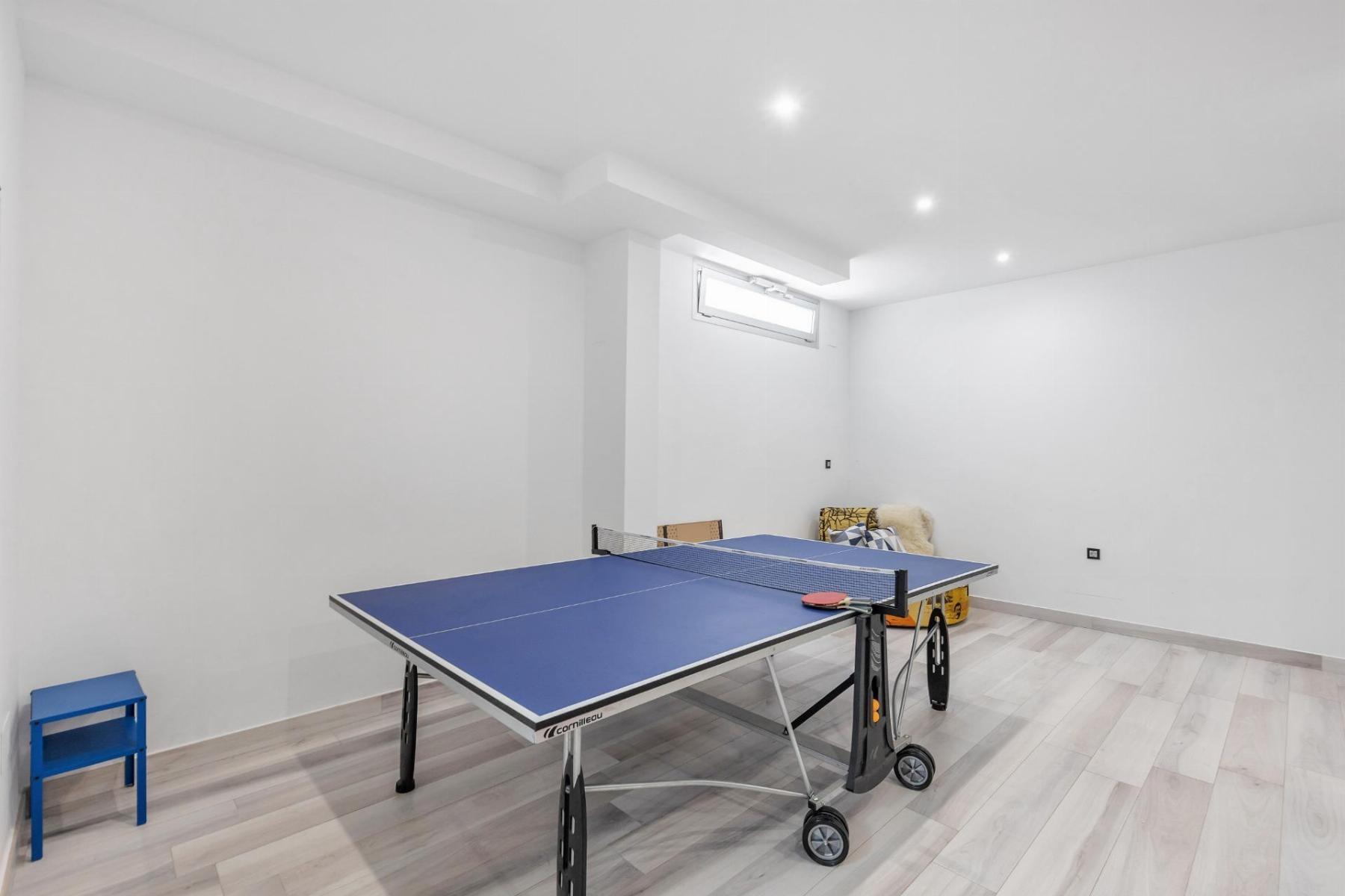 Chalet moderno con piscina privada y vistas al mar en Lomas de Cabo Roig