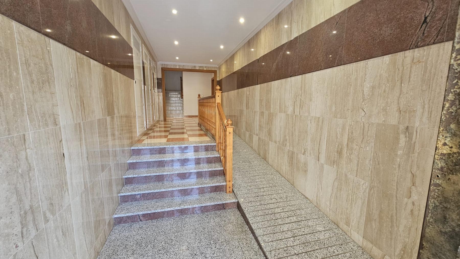 Apartamento a 400m de Playa del Cura en Torrevieja — 2 dorm. y terraza