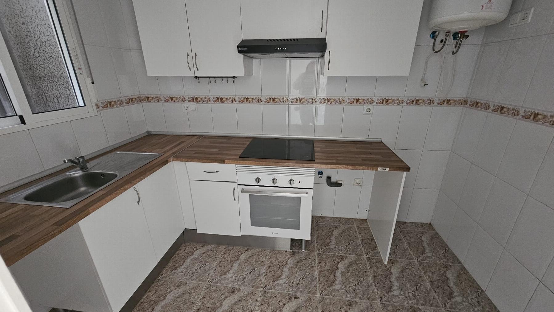 Apartamento a 400m de Playa del Cura en Torrevieja — 2 dorm. y terraza