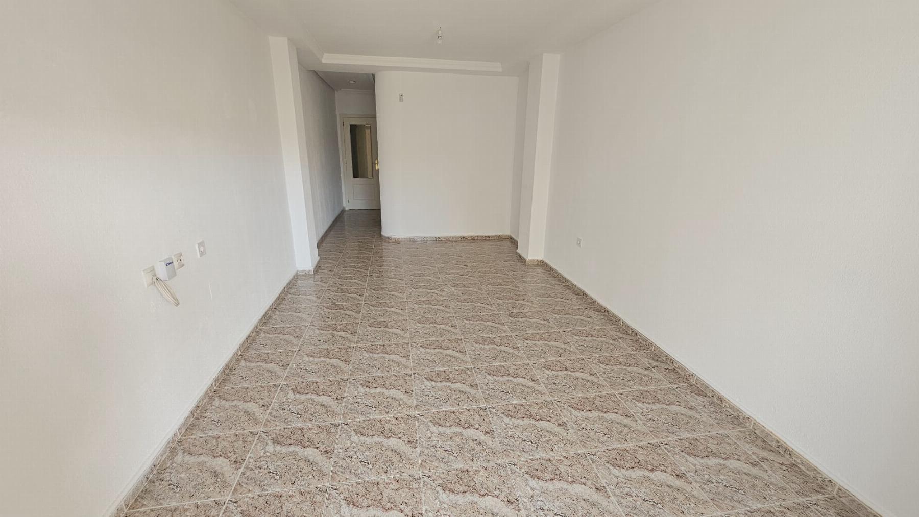 Apartamento a 400m de Playa del Cura en Torrevieja — 2 dorm. y terraza