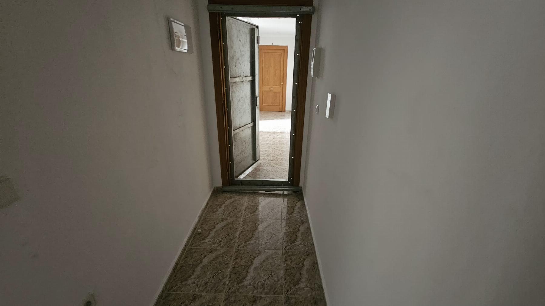 Apartamento a 400m de Playa del Cura en Torrevieja — 2 dorm. y terraza