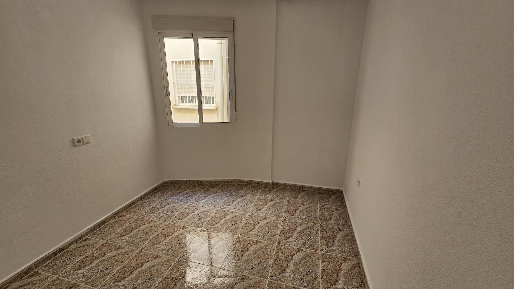 Apartamento a 400m de Playa del Cura en Torrevieja — 2 dorm. y terraza