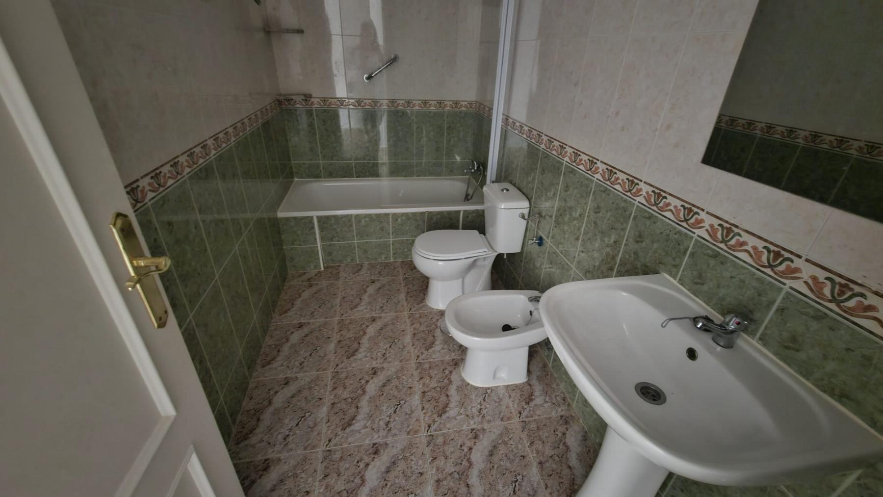 Apartamento a 400m de Playa del Cura en Torrevieja — 2 dorm. y terraza