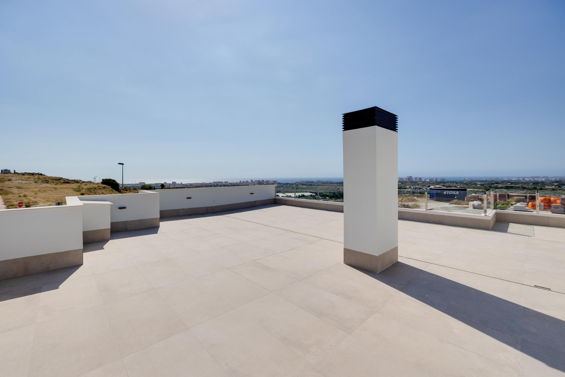 Villa de obra nueva en Mutxamel con piscina privada y vistas al mar - 3 Dorm.