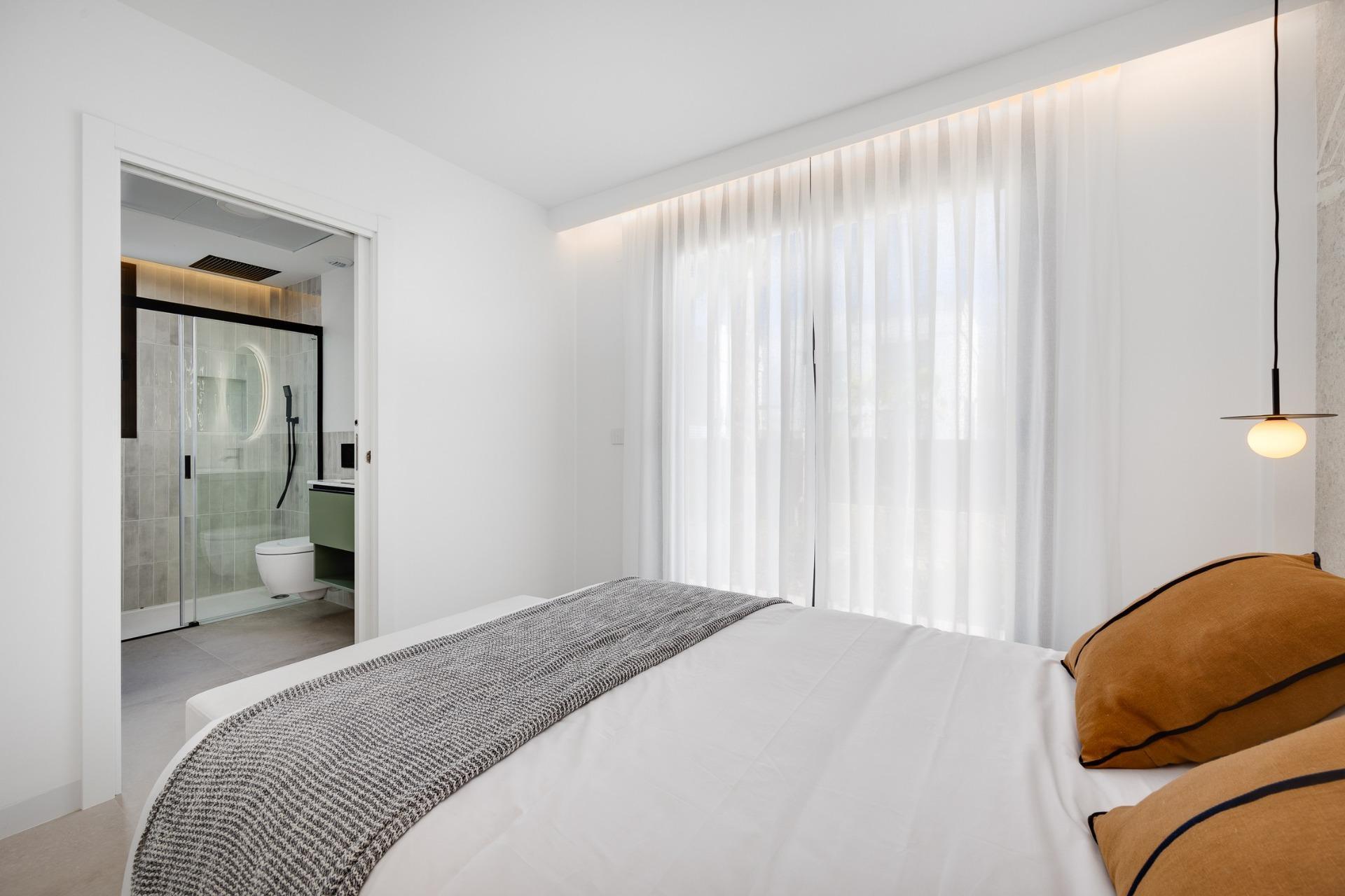 Villa de obra nueva en Mutxamel con piscina privada y vistas al mar - 3 Dorm.