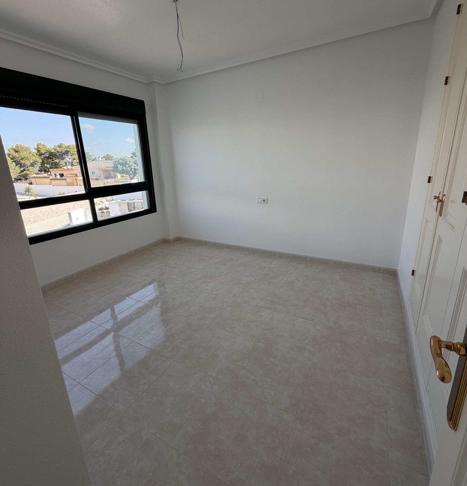 Apartamento de obra nueva con piscina privada en Lomas de Campoamor — 2 dorm.