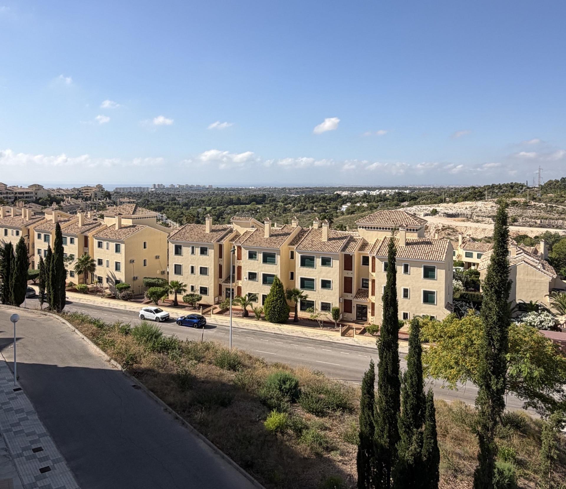 Apartamento de obra nueva con piscina privada en Lomas de Campoamor - 2 dorm.
