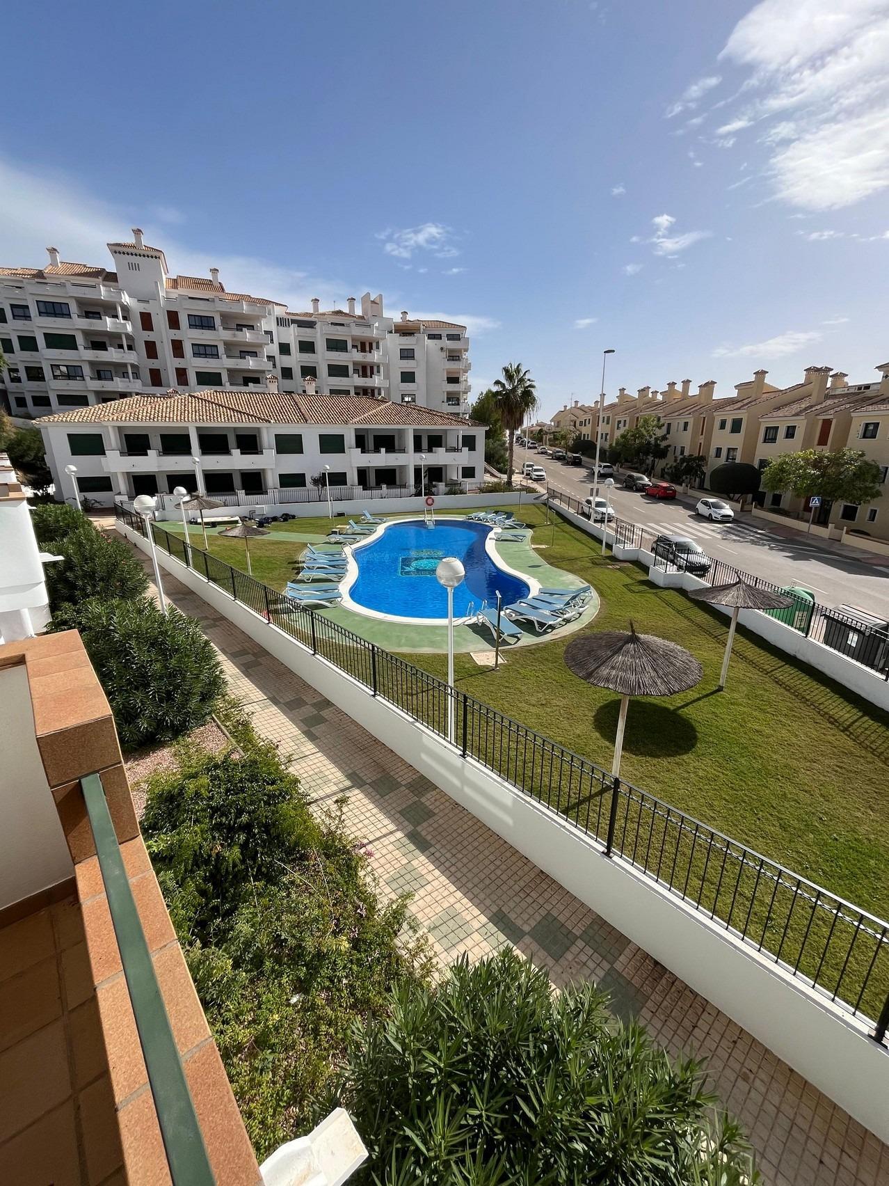 Apartamento de obra nueva con piscina privada en Lomas de Campoamor - 2 dorm.