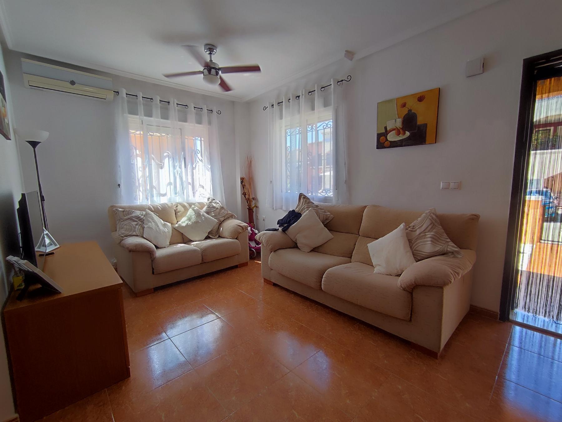 Dúplex con piscina privada en Los Altos: 3 dorm. y amplitud en Orihuela Costa