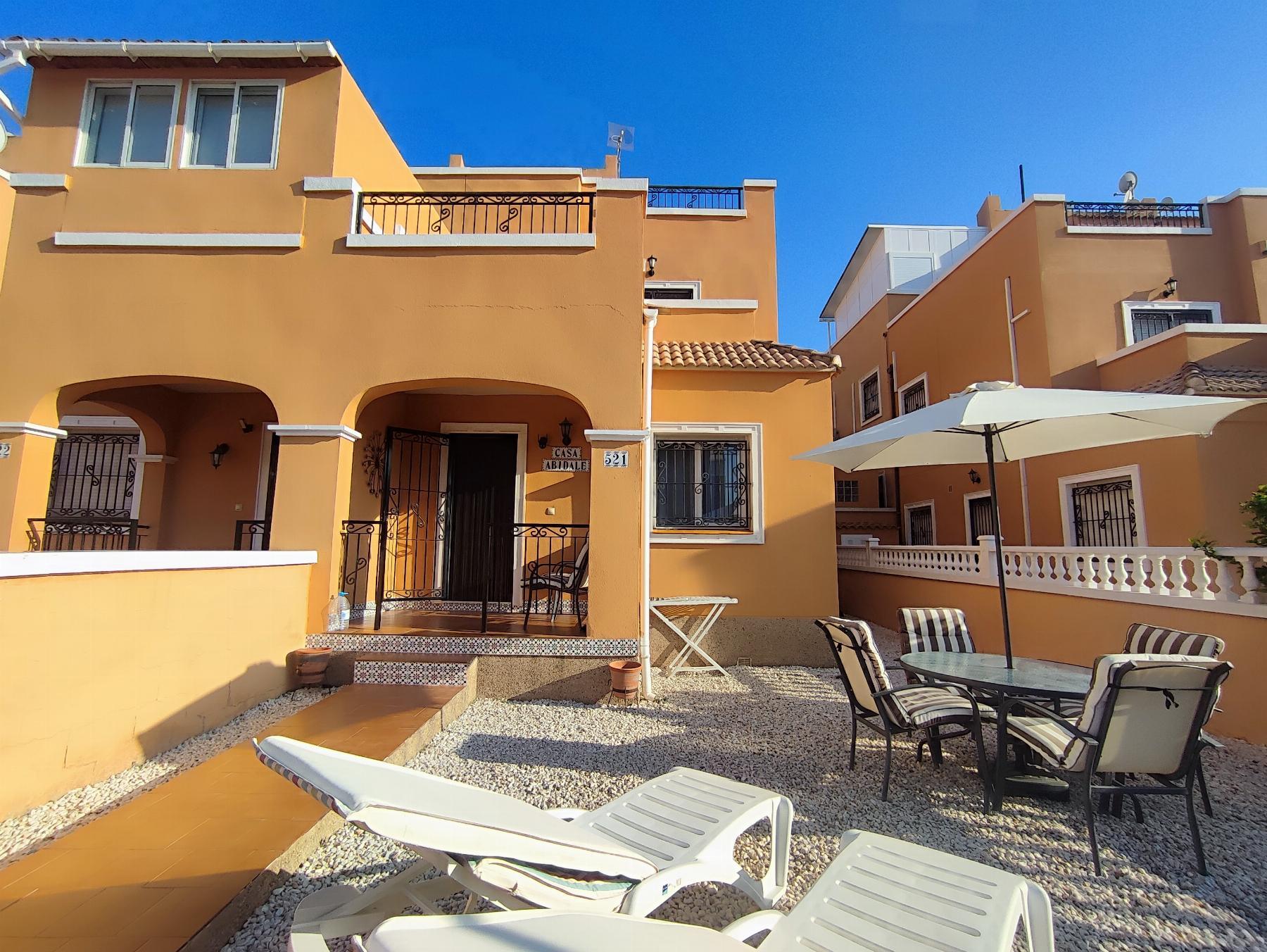 Dúplex con piscina privada en Los Altos: 3 dorm. y amplitud en Orihuela Costa