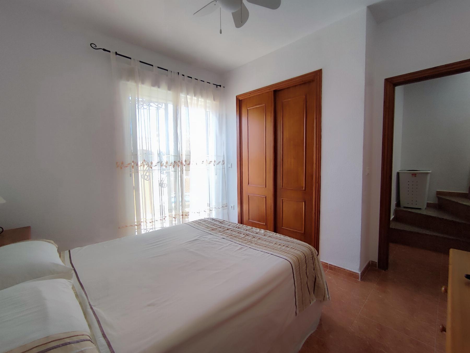 Dúplex con piscina privada en Los Altos: 3 dorm. y amplitud en Orihuela Costa