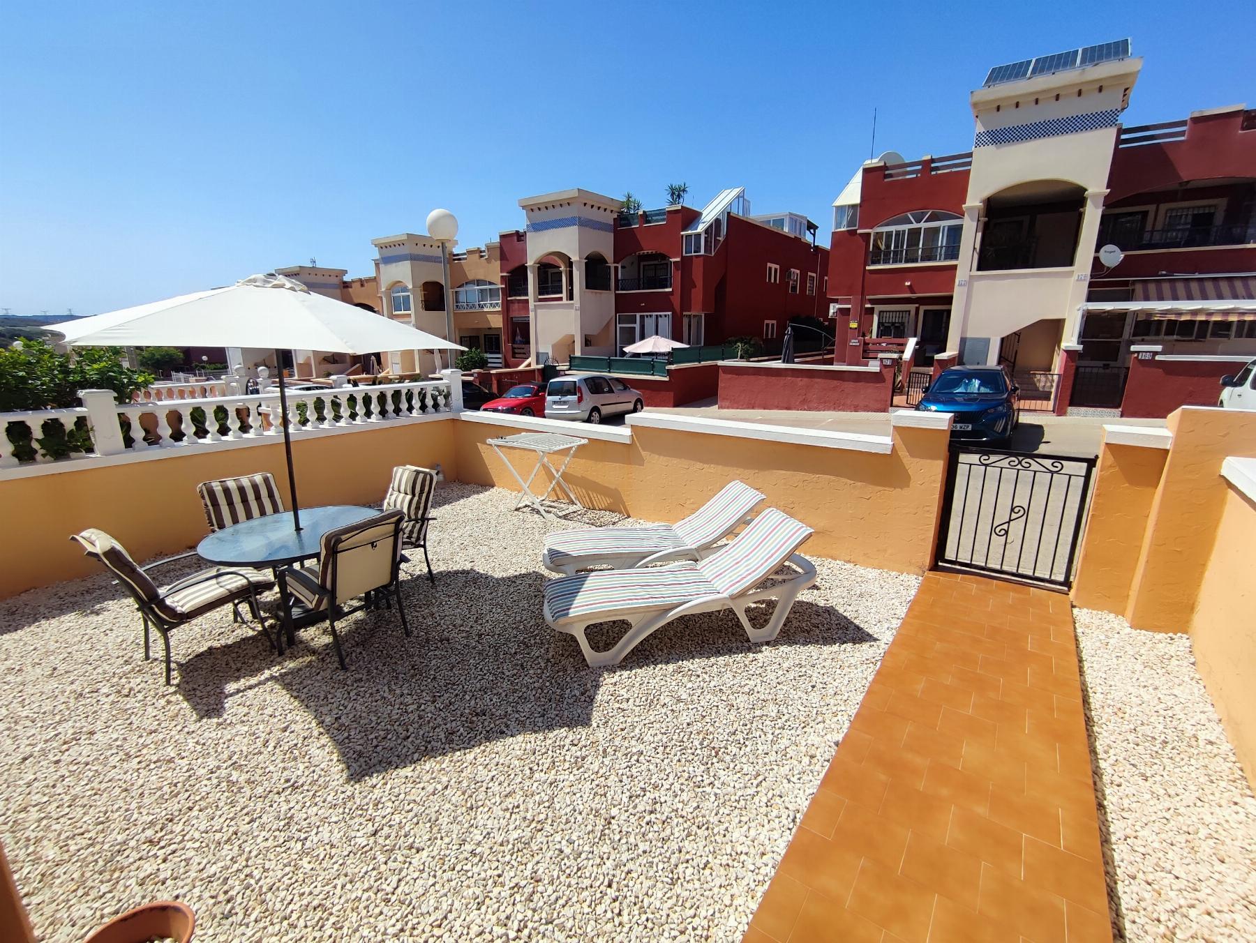 Dúplex con piscina privada en Los Altos: 3 dorm. y amplitud en Orihuela Costa