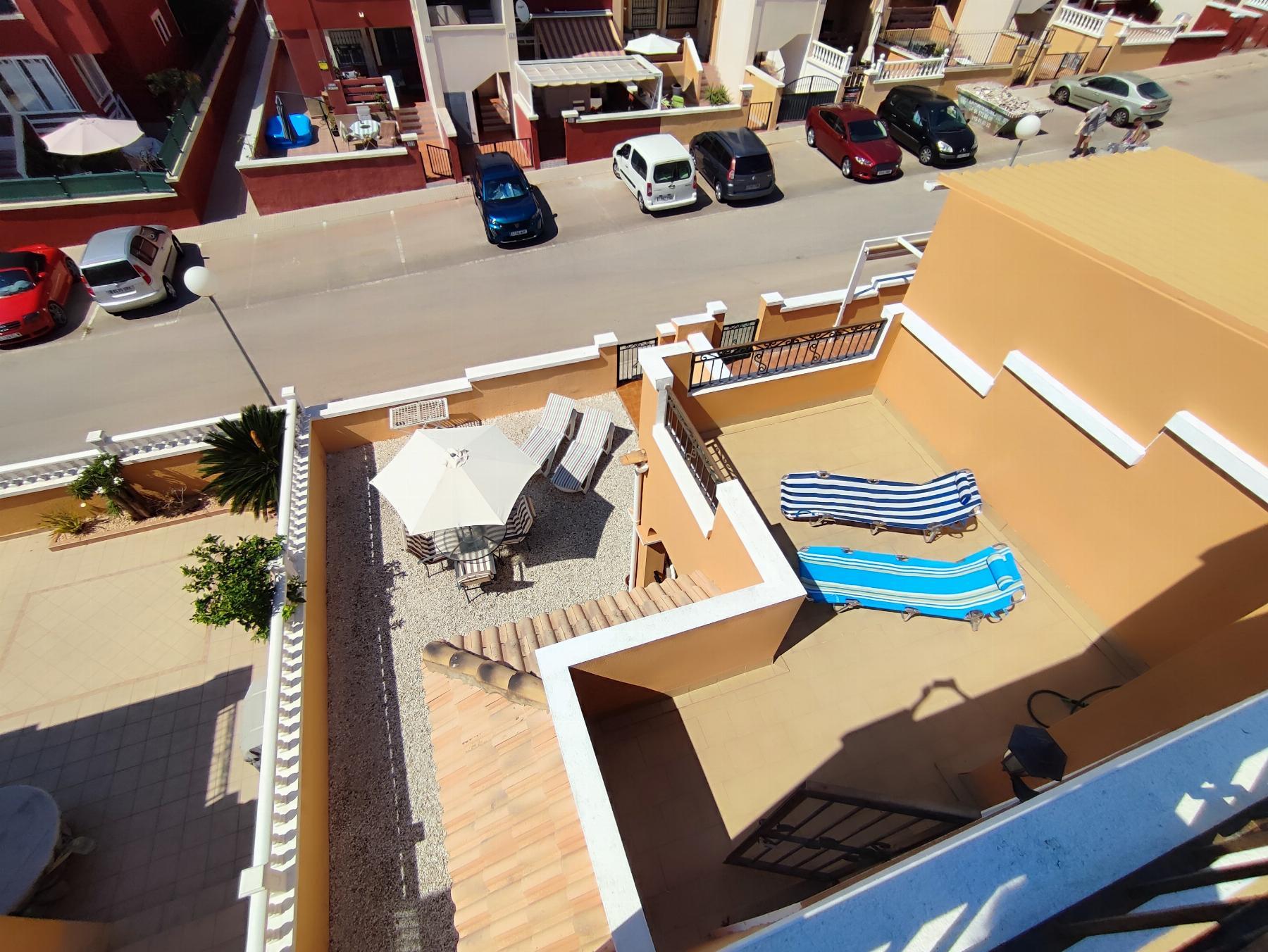 Dúplex con piscina privada en Los Altos: 3 dorm. y amplitud en Orihuela Costa