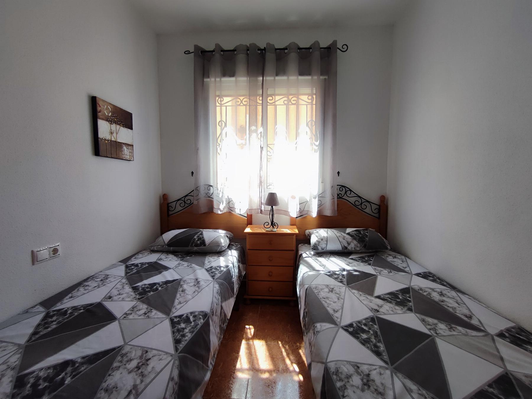 Dúplex con piscina privada en Los Altos: 3 dorm. y amplitud en Orihuela Costa