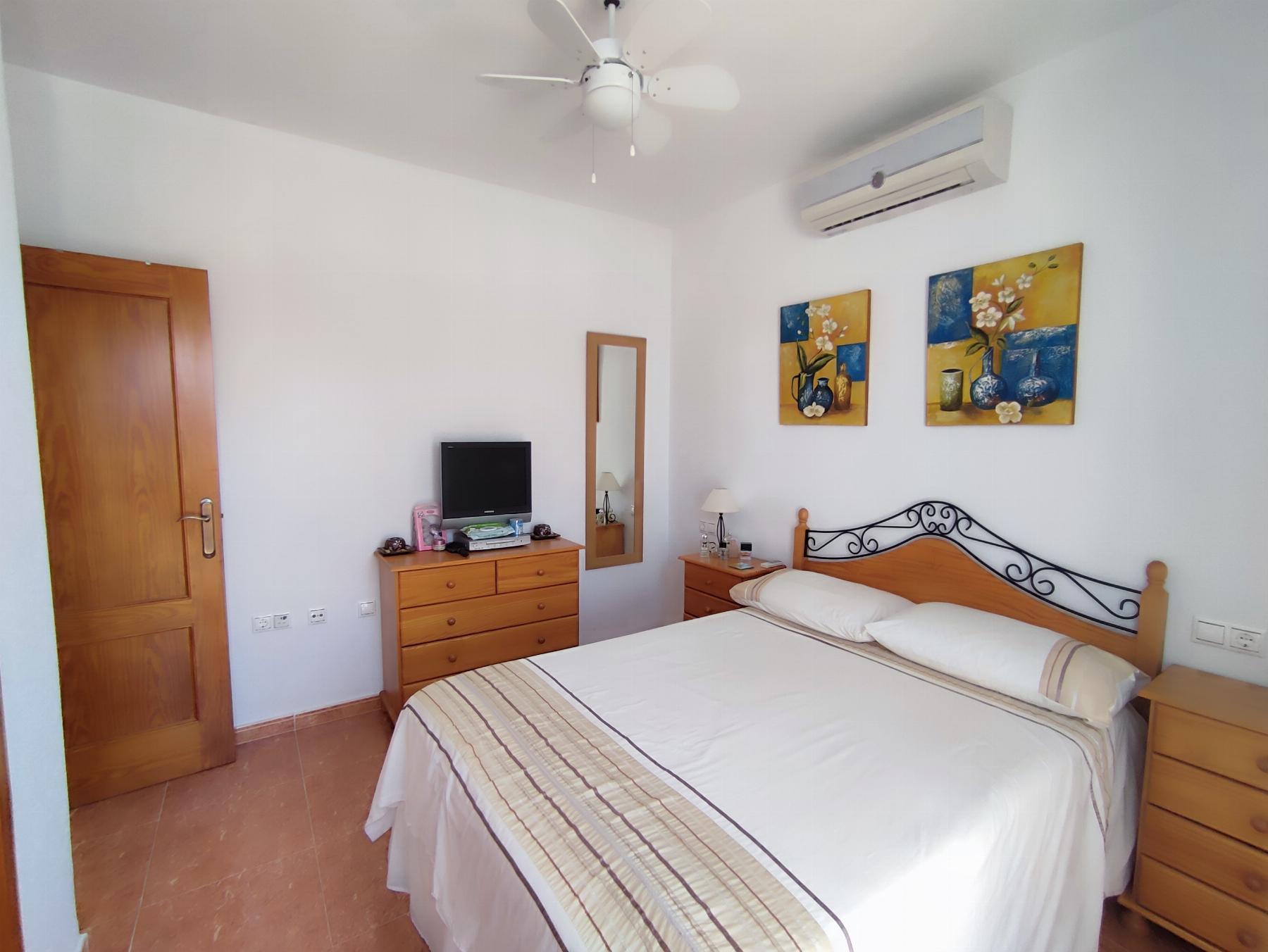 Dúplex con piscina privada en Los Altos: 3 dorm. y amplitud en Orihuela Costa