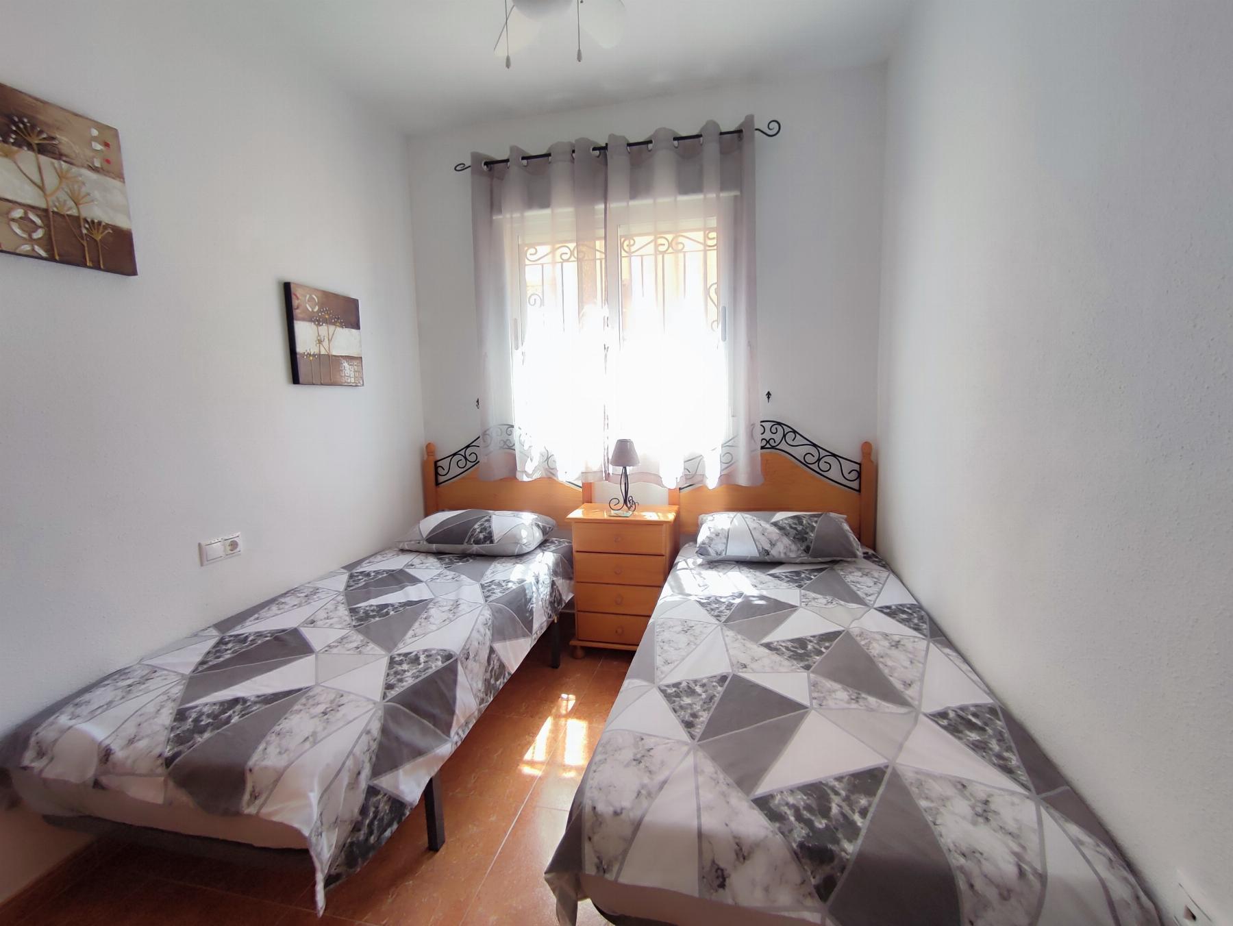 Dúplex con piscina privada en Los Altos: 3 dorm. y amplitud en Orihuela Costa