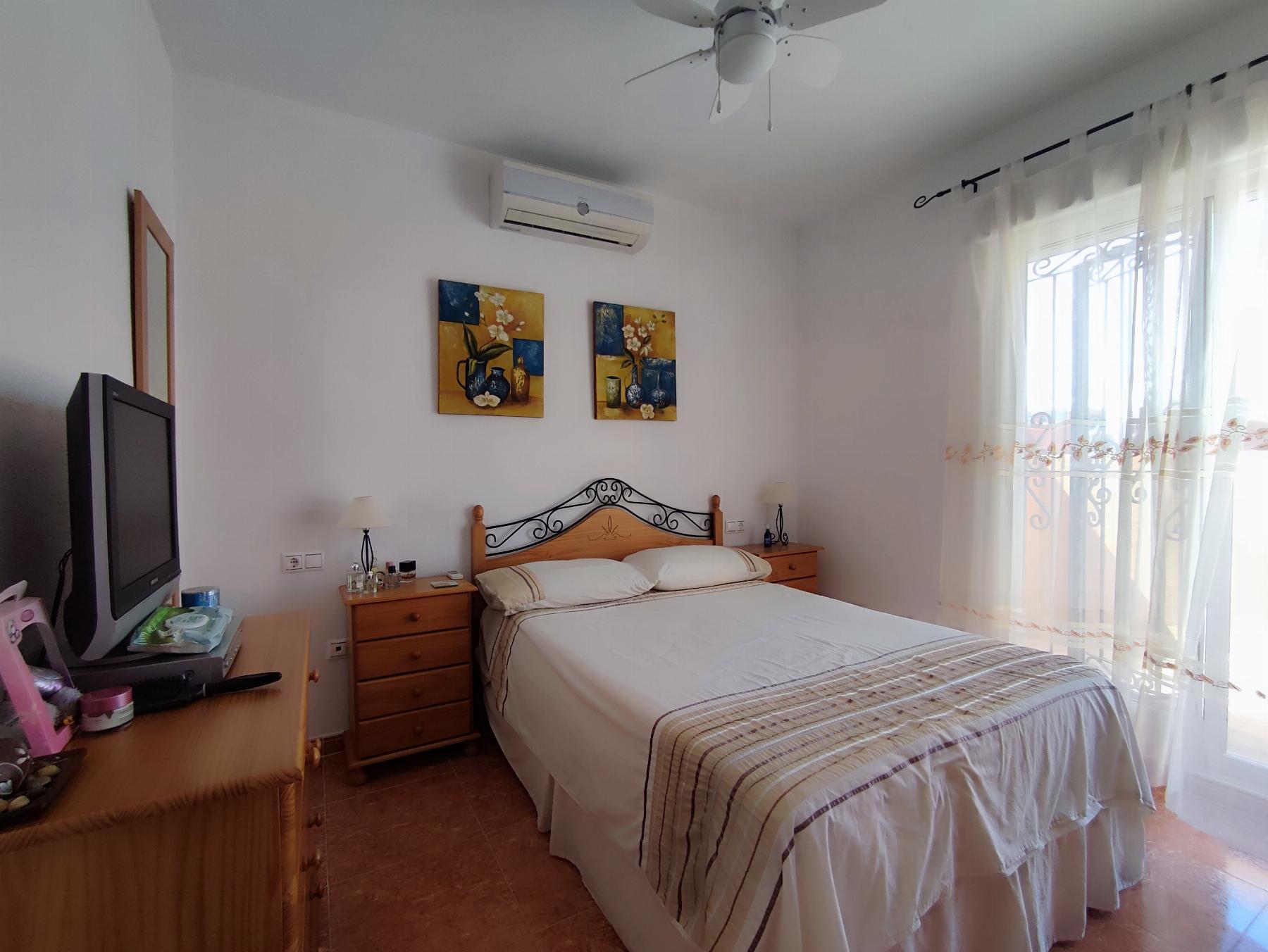 Dúplex con piscina privada en Los Altos: 3 dorm. y amplitud en Orihuela Costa