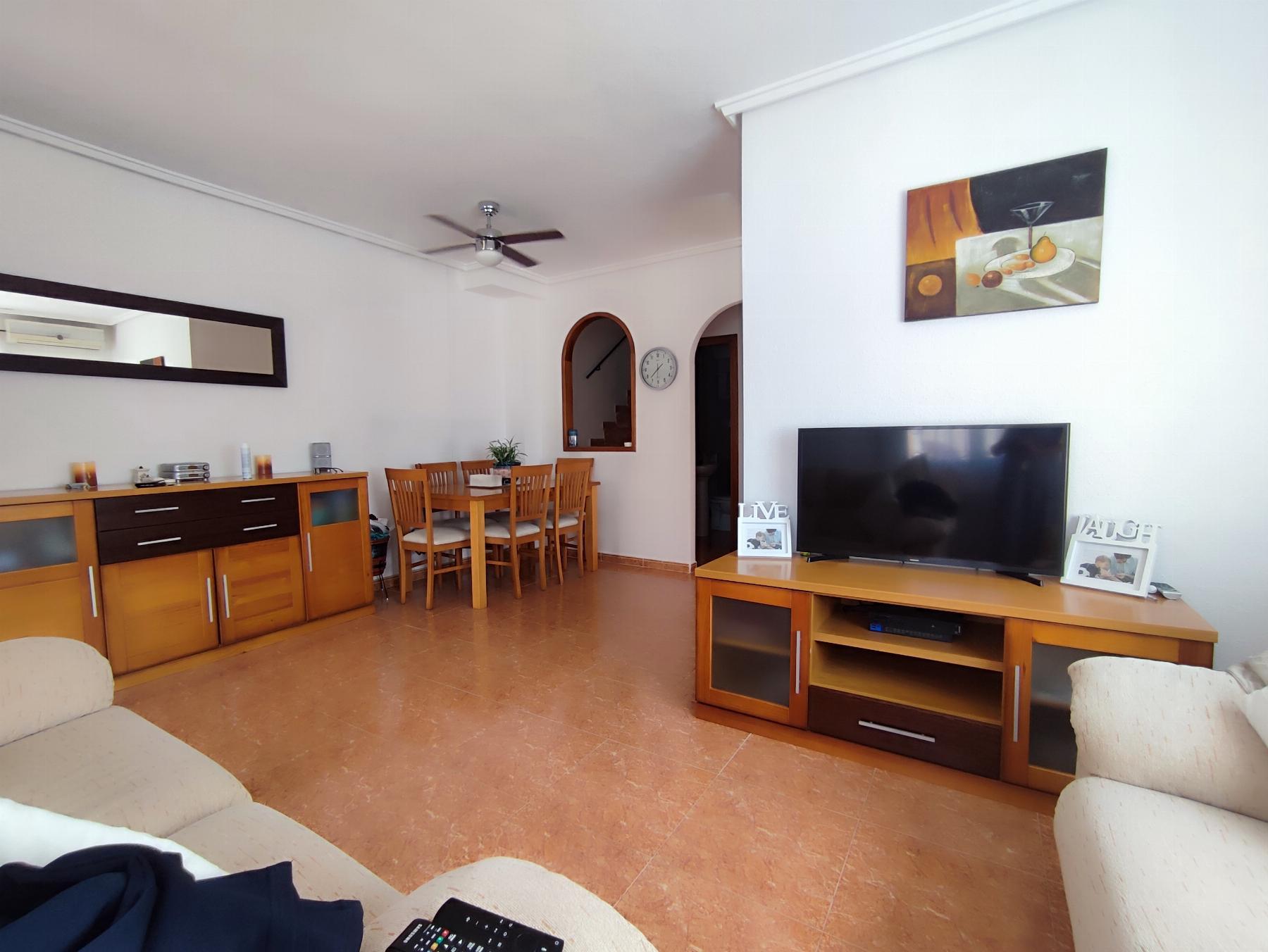 Dúplex con piscina privada en Los Altos: 3 dorm. y amplitud en Orihuela Costa