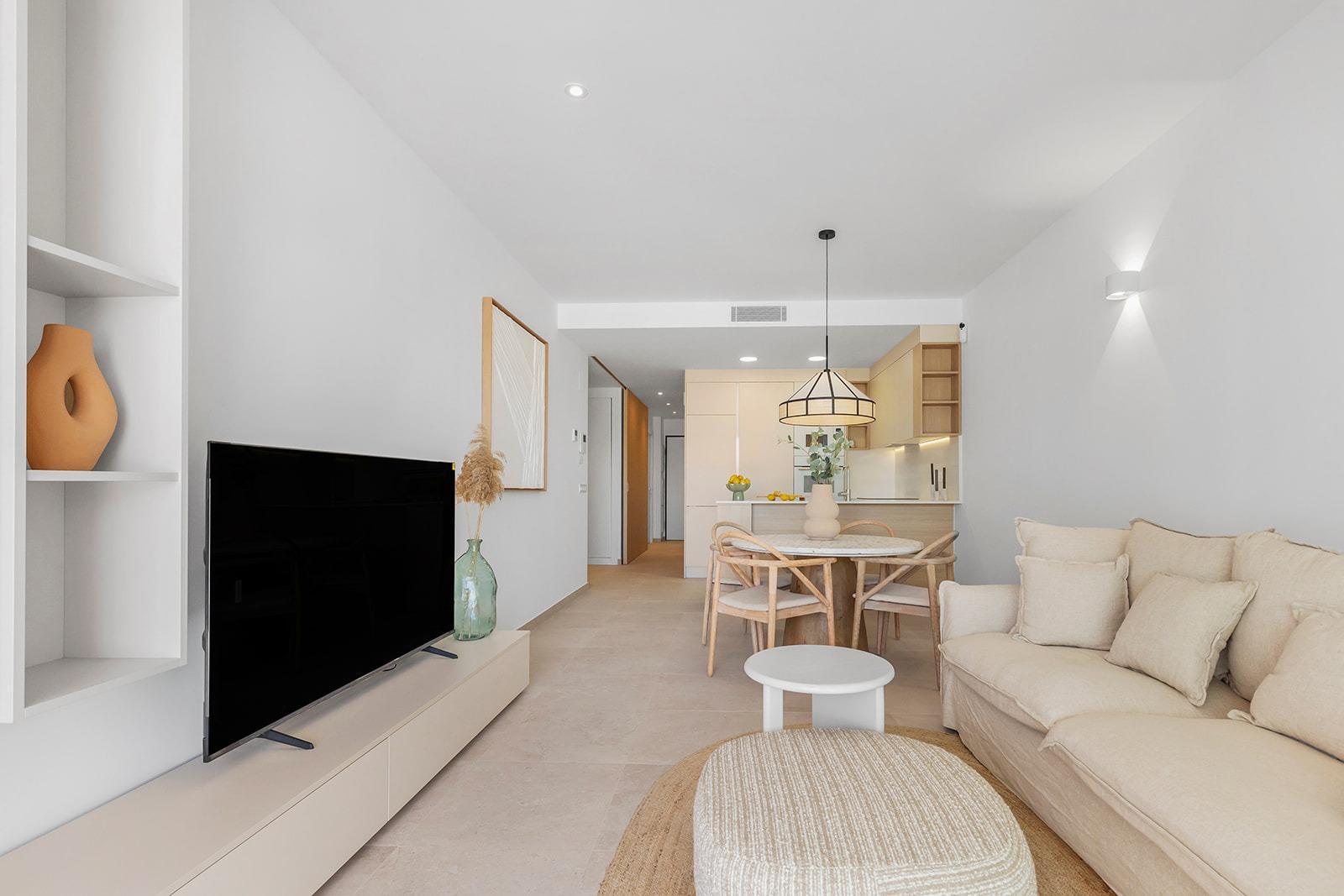 Chalet de obra nueva con piscina privada en Dolores — 3 dorm. y diseño moderno