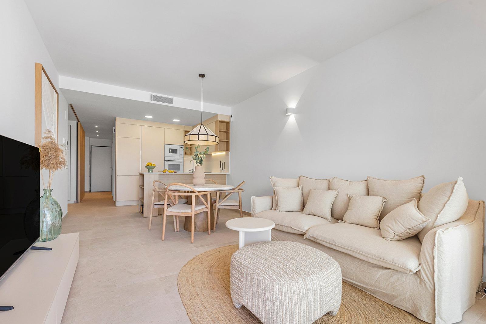 Chalet de obra nueva con piscina privada en Dolores — 3 dorm. y diseño moderno