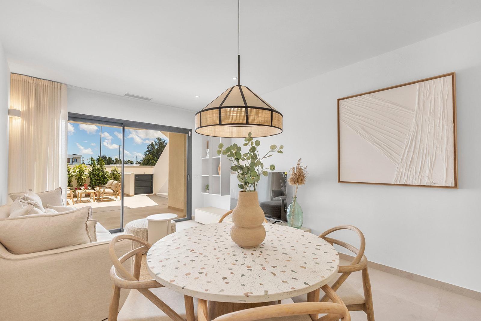 Chalet de obra nueva con piscina privada en Dolores — 3 dorm. y diseño moderno