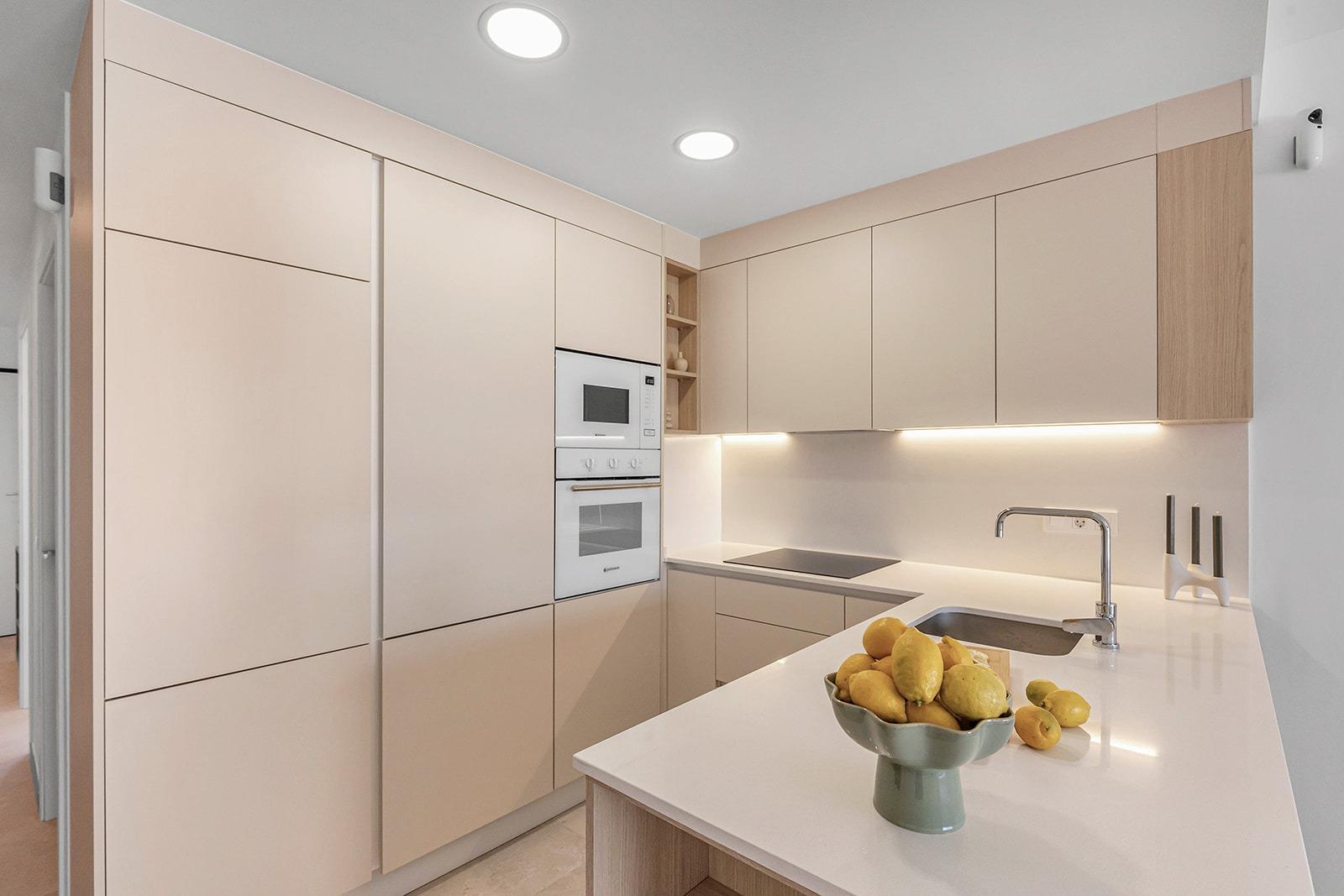 Chalet de obra nueva con piscina privada en Dolores — 3 dorm. y diseño moderno